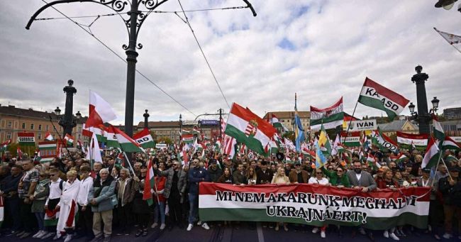 Марш «Не хотим умирать за Украину!» в Будапеште собрал около 100 тысяч — видео Марш «Не хотим умирать за Украину!» в Будапеште собрал около 100 тысяч — видео