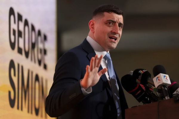 Симион готов помочь отстранить Макрона: ЕС и спецслужбы Франции украли мою победу