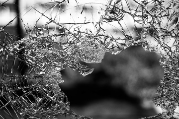 Мать и дочь в Свердловской области погибли под колесами чужого авто, пытаясь вытащить из кювета свое