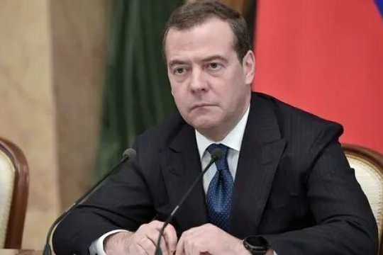 Медведев: в Финляндии проводят курс на подготовку к войне с Россией