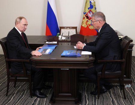 Радий Хабиров поздравил Владимира Путина с днем рождения