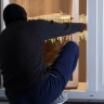Судимый сахалинец залез в окно отеля в областном центре и обворовал постояльцев