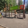 В Курске на Майском бульваре устанавливают новую детскую площадку