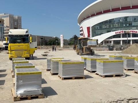На площади Тысячелетия в Саранске укладывают новую брусчатку