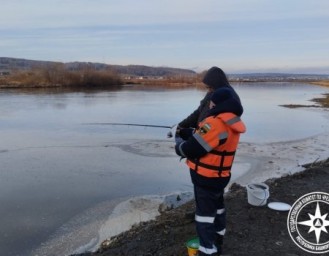 В Башкирии спасатели напомнили правила "тонкого льда"