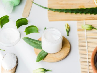 Нашла уход за копейки — и кремы обиделись: секрет прячется в обычном цветке