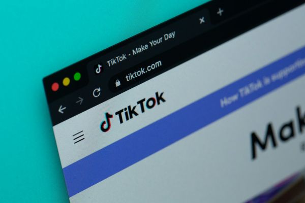 Власти Великобритании ограничат использование соцсетей для детей и подростков
