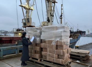 Два корабля скумбрии и сельди отправились из Петербурга в Нигерию