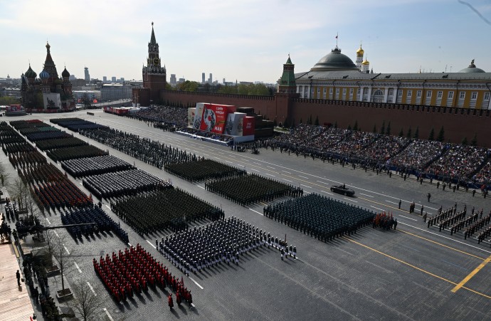 Члены партии «Коммунисты России» просят перестать драпировать Мавзолей Ленина