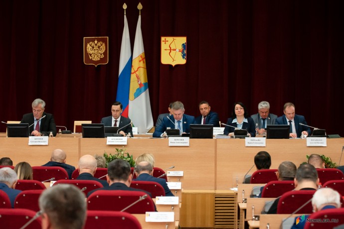 Через критику и упреки депутаты приняли изменения в бюджет