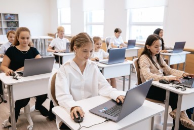 Как использование ИИ в системе «МЭШ» помогает ученикам и педагогам