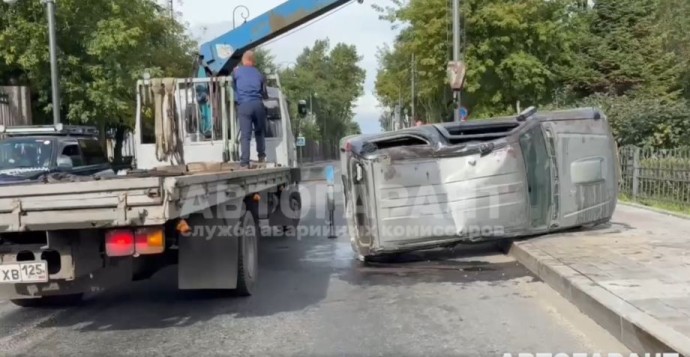 ДТП на Батарейной: автомобиль Suzuki Jimny перевернулся при повороте ДТП на Батарейной: автомобиль Suzuki Jimny перевернулся при повороте