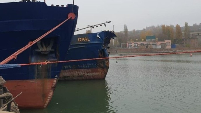 В Ростове-на-Дону танкер с подсолнечным маслом столкнулся с сухогрузом