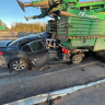 В Маловишерском округе водитель легкового авто врезался в грузовик