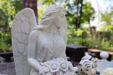 Блогерша рассказала о сексе на могиле матери, бабушки и сестры в Сестрорецке