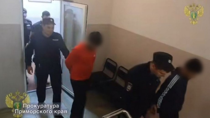 Во Владивостоке осудили мигрантов, изнасиловавших работницу кафе