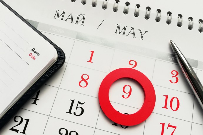 В майские праздники лучше поработать, а отпуск запланировать на другое время. Как должны платить за смены в выходные?