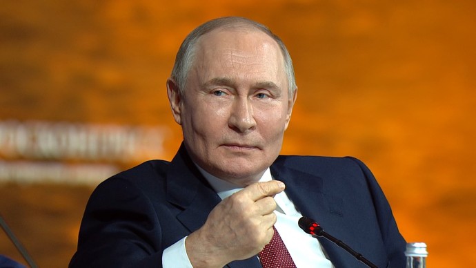 Владимир Путин исполнил новогоднюю мечту пятилетнего мальчика, который хотел поработать в ДПС Владимир Путин исполнил новогоднюю мечту пятилетнего мальчика, который хотел поработать в ДПС