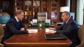 Денис Мантуров встретился с врио губернатора Курской области Александром Хинштейном