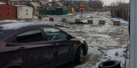 Астраханские дороги охлаждают с помощью спецтехники