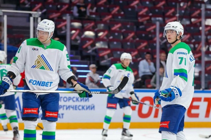 Равиль Якубов: "Салават Юлаев" выпускает на лёд команду уровня ВХЛ" Равиль Якубов: "Салават Юлаев" выпускает на лёд команду уровня ВХЛ"