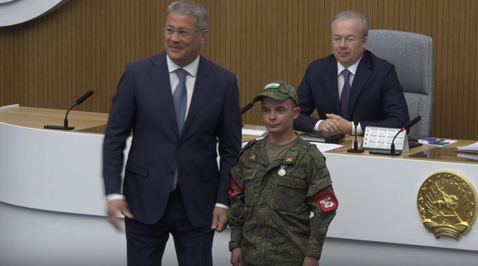 Радий Хабиров вручил медаль Шаймуратова