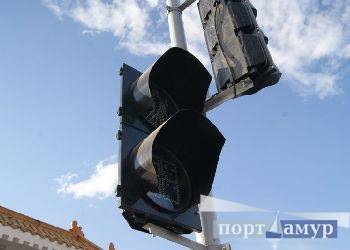 В центре Благовещенска из-за обрыва кабеля потух светофор