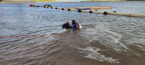 На поиски пропавшей женщины в Усть-Майский район выехали водолазы