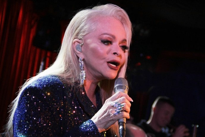 Певица Лариса Долина сообщила, что мошенники следили за ее детьми Певица Лариса Долина сообщила, что мошенники следили за ее детьми