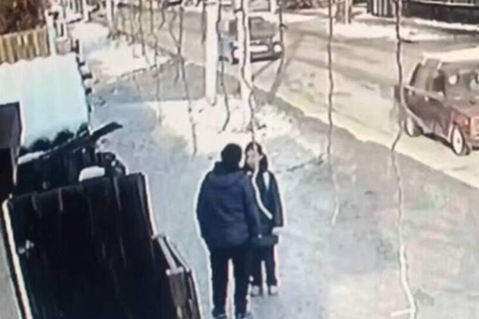 Педофил пытался надругаться над девочкой посреди улицы в Тыве