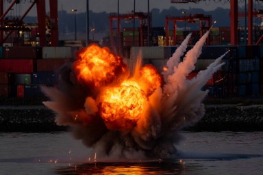 Мощный пожар произошел в порту Одессы на фоне воздушной тревоги