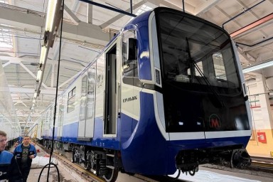 ТМХ досрочно поставил в Новосибирск пять современных метропоездов «Ермак»