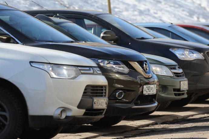 Жители центра Ярославля смогут бесплатно парковаться вечером и ночью