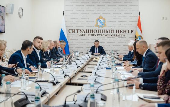 Александр Хинштейн предложил членам правительства войти в управляющие советы школ