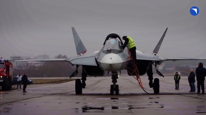 Истребитель пятого поколения Су-57 впервые поднялся в воздух с новым мощным двигателем
