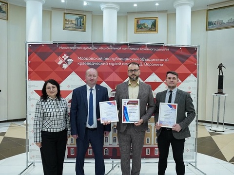 Партийцы поздравили сотрудников Мордовского краеведческого музея с профессиональным праздником