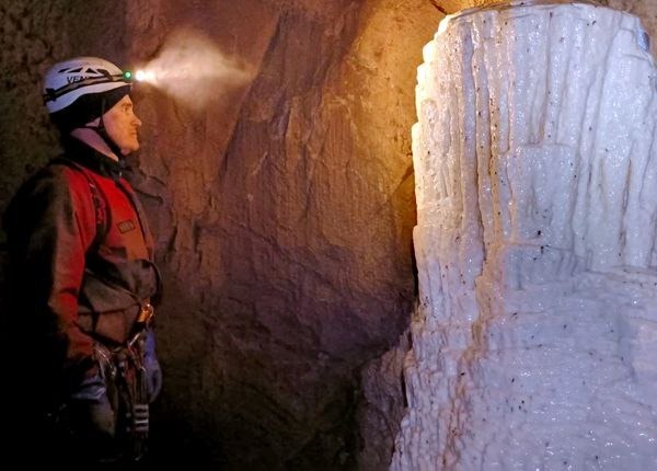 В Башкирии исследуют новую пещеру