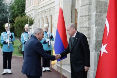 Эрдоган и Пашинян разговаривали в Стамбуле примерно час