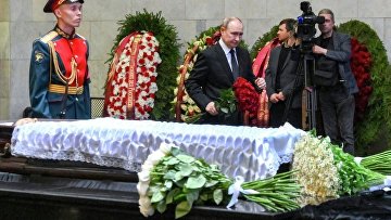 Президент посетил церемонию прощания с главой Верховного суда РФ Подносовой