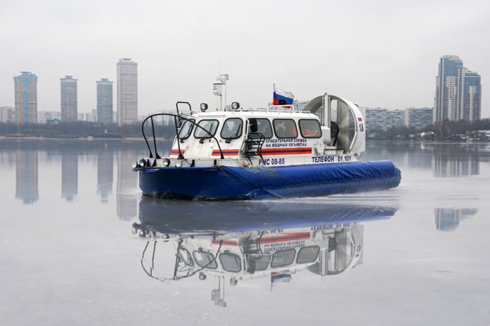 Хрупкий лед: спасатели в усиленном режиме патрулируют столичные водоемы