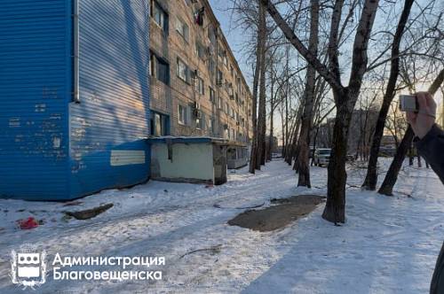 В сотнях дворов Благовещенска провели первичную очистку от снега и наледи