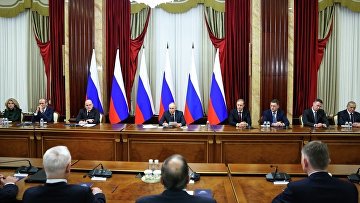 Путин поручил решить вопрос с выплатой пособия многодетным семьям