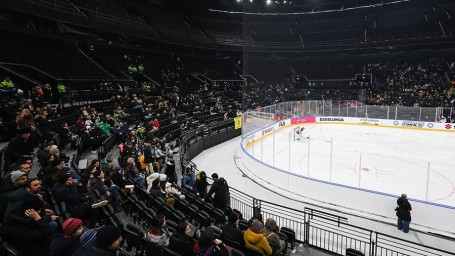 Дырка во льду хоккейной арены Олимпиады-2026 прервала первый тестовый матч
