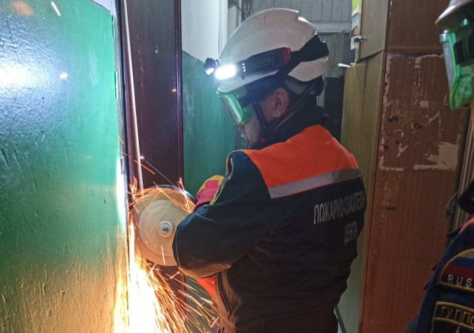 Пензенские спасатели вскрыли квартиру на улице Крупской