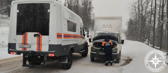 В Башкирии спасатели пришли на помощь водителю, застрявшему на трассе
