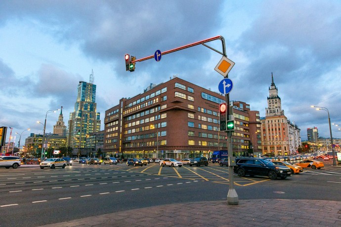 Подсветка на опорах светофоров в этом году появилась по 37 адресам