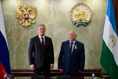 Радий Хабиров наградил Рафаила Диваева орденом за заслуги перед Башкирией