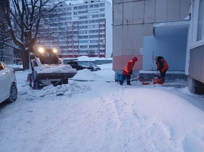В Уфе от снега очистили половину дворов