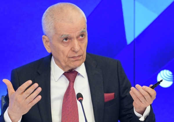 Геннадий Онищенко оценил инициативу сокращения летних каникул в школе