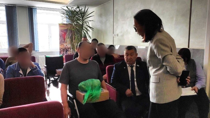 Дмитрий Садовников навестил бойцов-якутян в Хабаровском военном госпитале Дмитрий Садовников навестил бойцов-якутян в Хабаровском военном госпитале